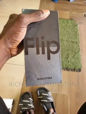 New Samsung Galaxy Z Flip4 256 GB Black