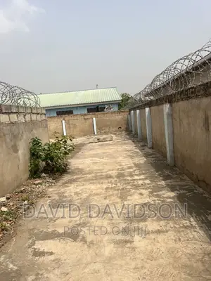 3bdrm Mansion in 3 Bedroom Self, Tema Metropolitan for rent
