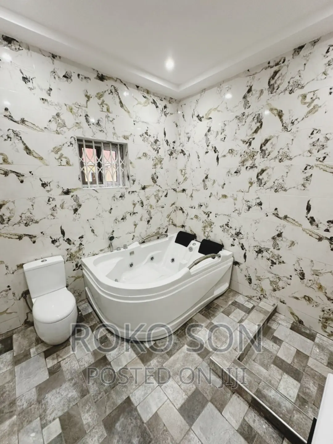4bdrm Duplex in Dr Roko, The Mall for sale