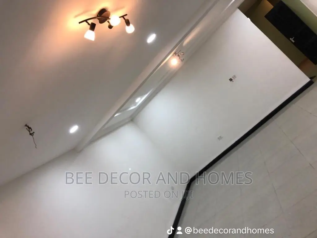Furnished 5bdrm House in Bee Decor & Home’S, Old Ashomang for sale