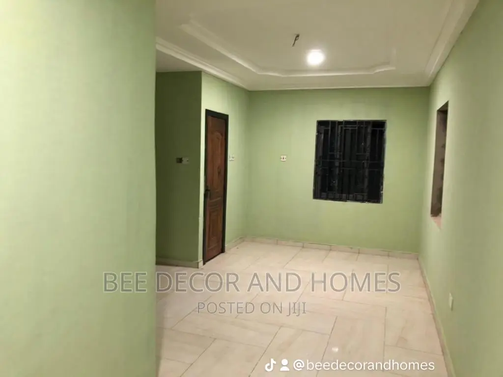 Furnished 5bdrm House in Bee Decor & Home’S, Old Ashomang for sale