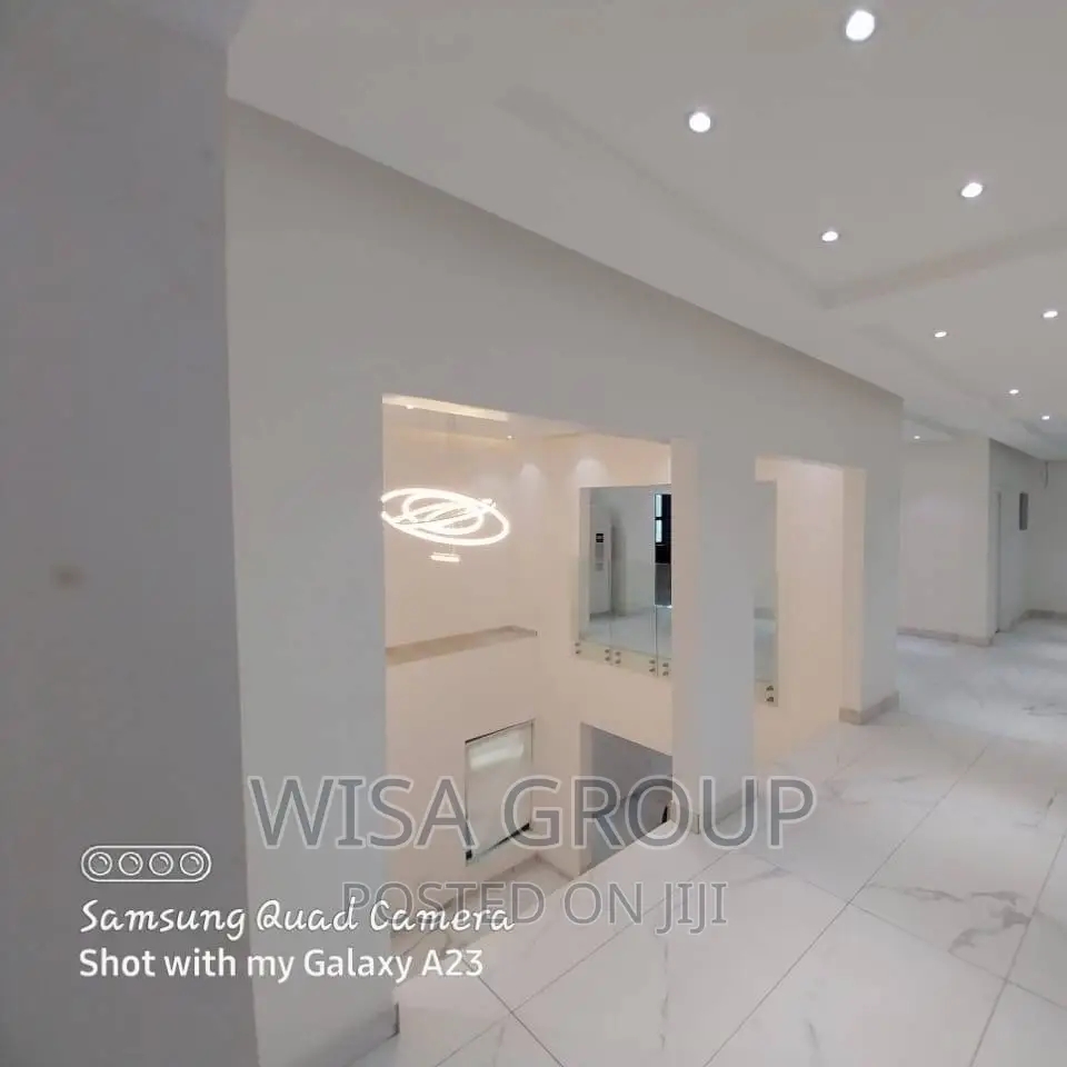 6bdrm Mansion in Wisa Groups, Last Stop for sale