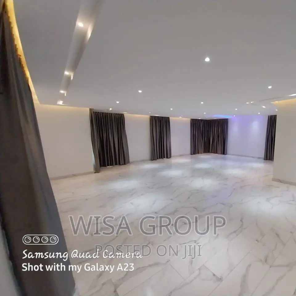 6bdrm Mansion in Wisa Groups, Last Stop for sale