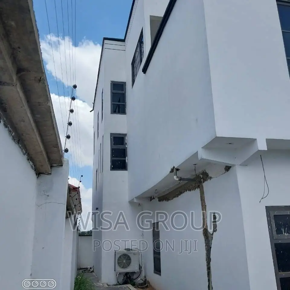 6bdrm Mansion in Wisa Groups, Last Stop for sale