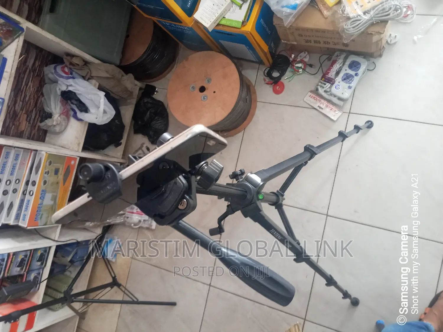 Quality Tripod Stand (Yunteng)