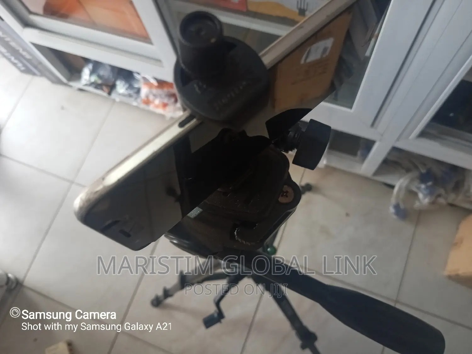 Quality Tripod Stand (Yunteng)