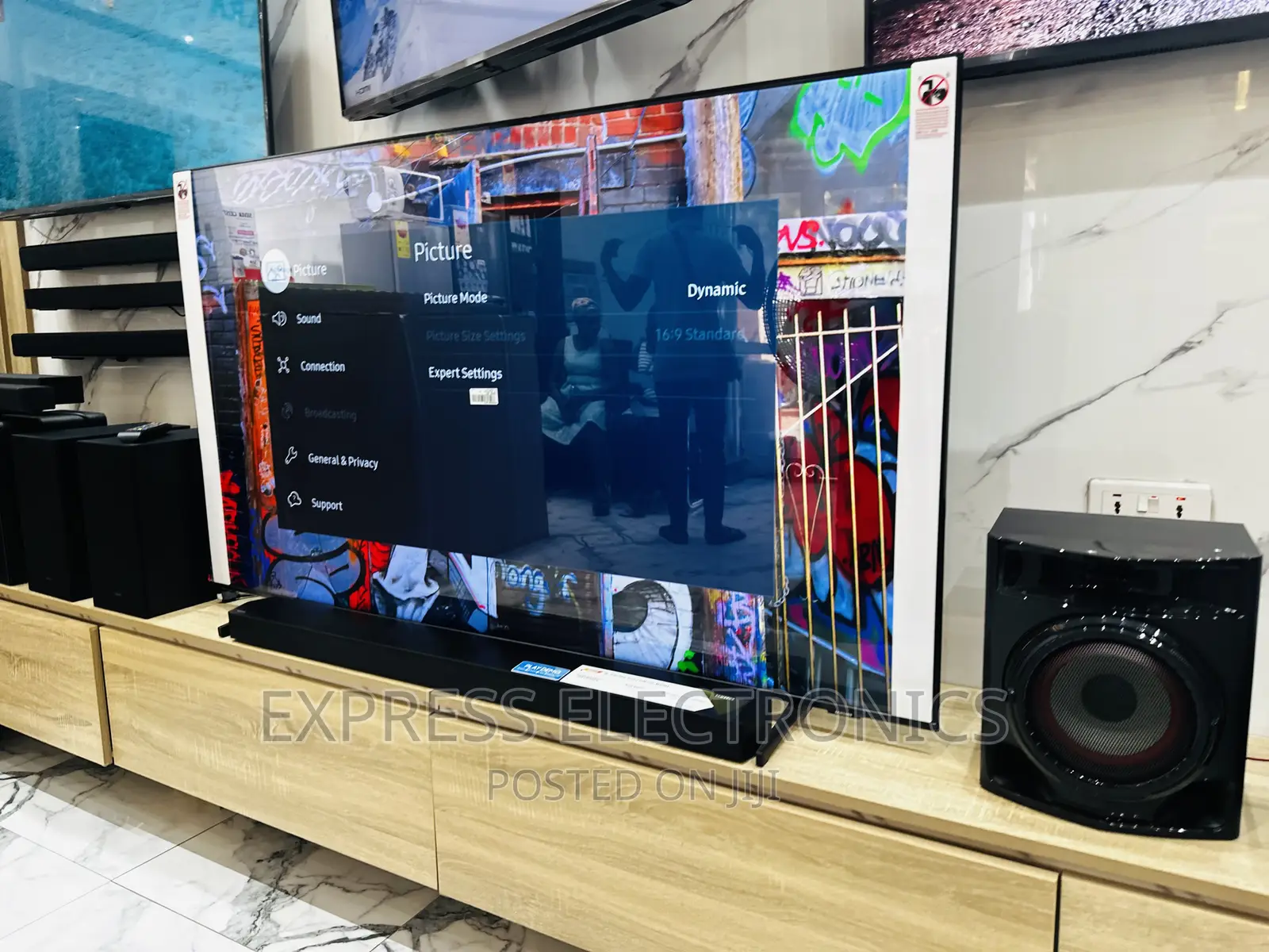 in Sleek Slim UHD Smart Samsung 55”Cu7172