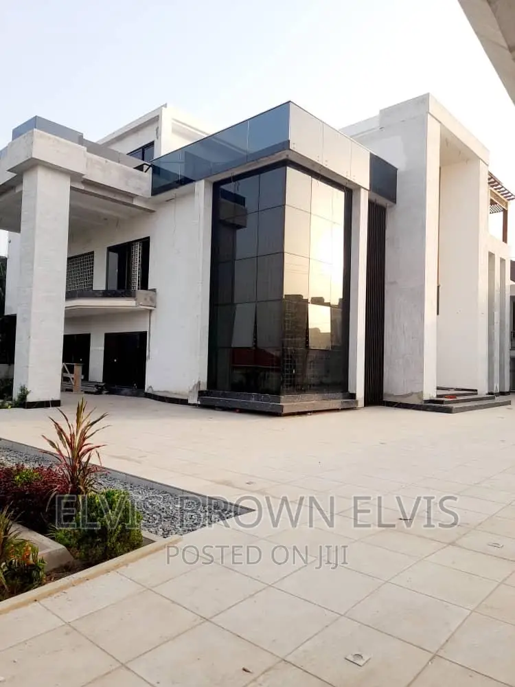 8bdrm Mansion in Trasacco, Adjiriganor for sale