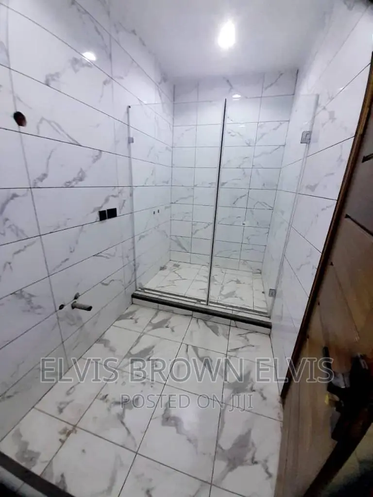 8bdrm Mansion in Trasacco, Adjiriganor for sale