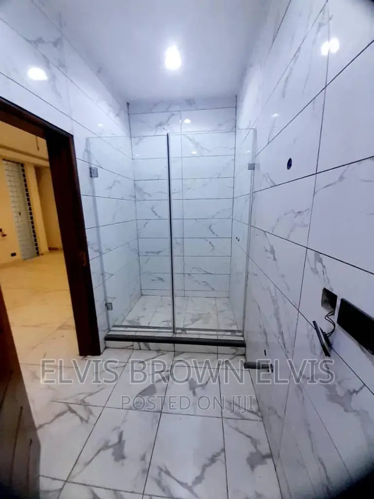 8bdrm Mansion in Trasacco, Adjiriganor for sale