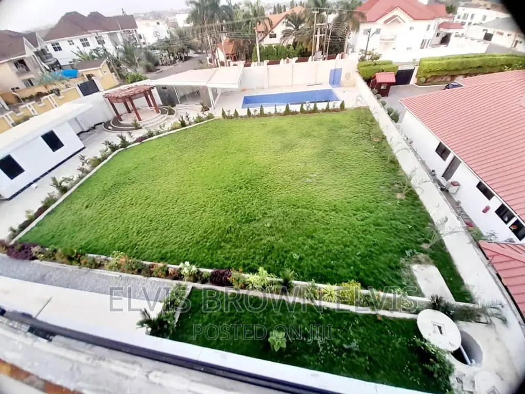 8bdrm Mansion in Trasacco, Adjiriganor for sale