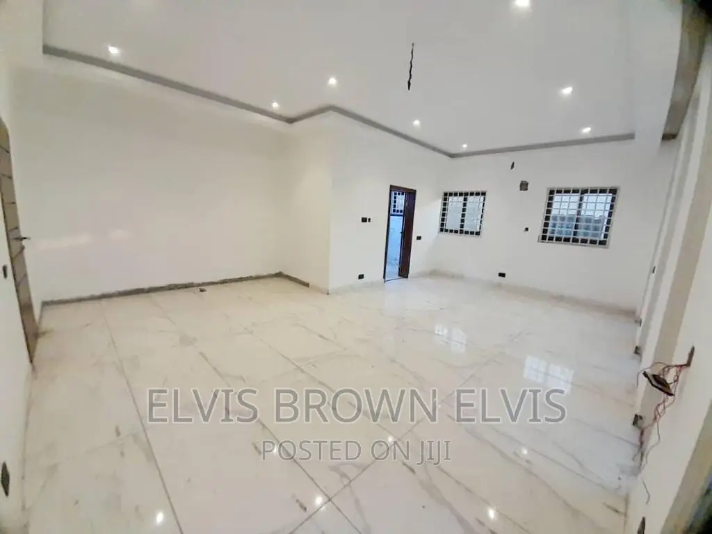 8bdrm Mansion in Trasacco, Adjiriganor for sale