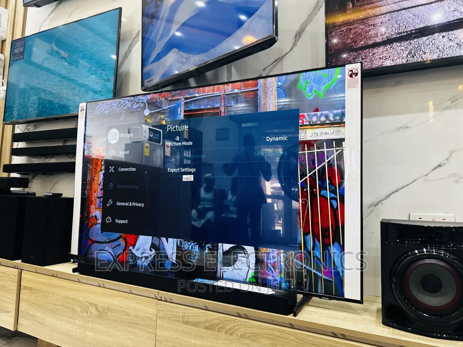 Powerful Dynamic Smart Samsung 55”Au7092 Tv 