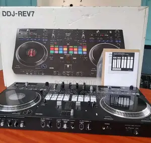 DDJ-Rev7
Scratch-Style 2-Channel DJ Controller(Black)