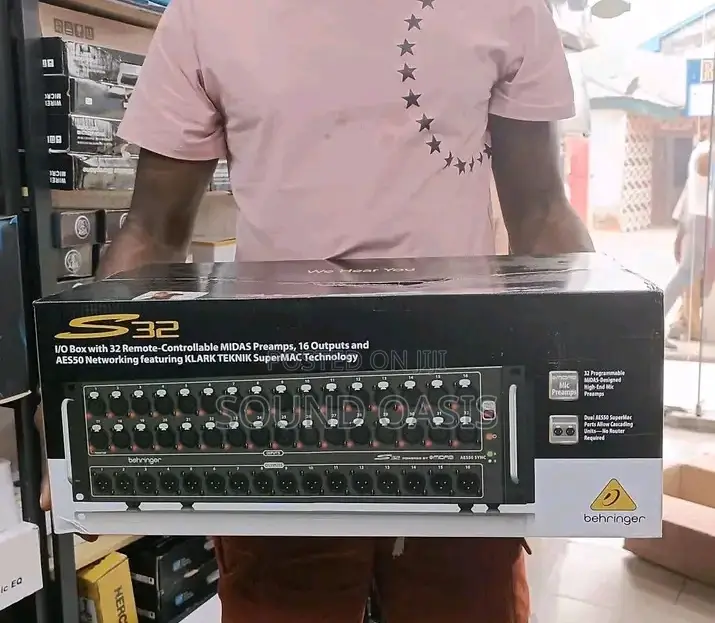 Behringer S32 32-Input / 16-Output Digital Stage Box