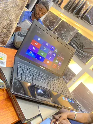New Laptop Medion Akoya S3409 8GB Intel Core I3 HDD+SSD 320GB