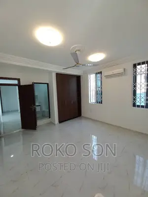 5bdrm Duplex in Dr Roko, Tema Metropolitan for sale