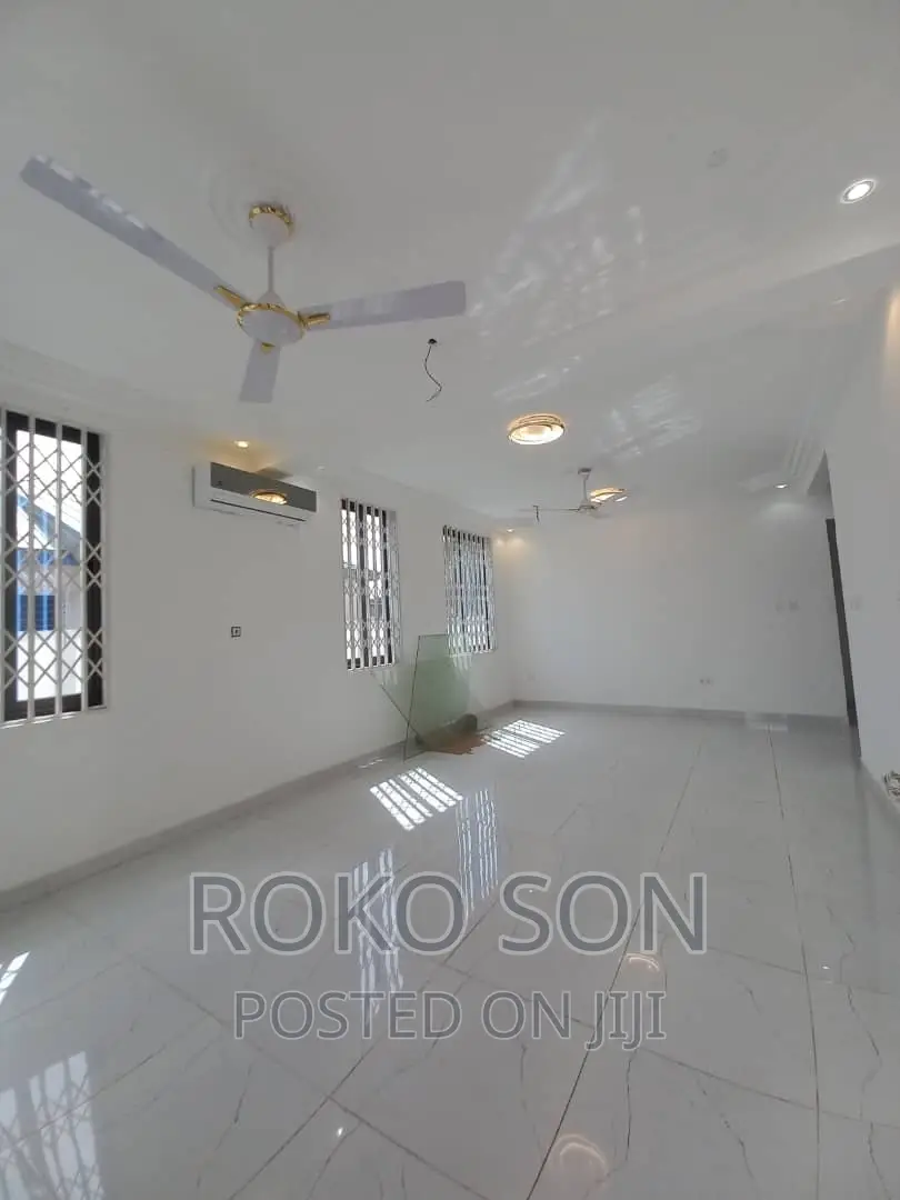 5bdrm Duplex in Dr Roko, Tema Metropolitan for sale