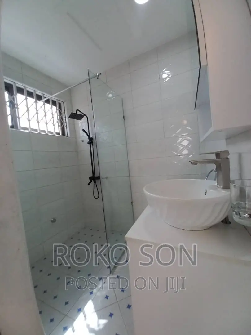 5bdrm Duplex in Dr Roko, Tema Metropolitan for sale