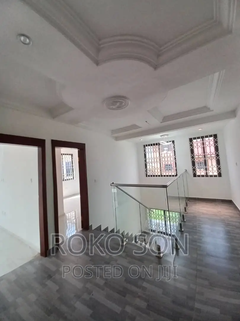 5bdrm Duplex in Dr Roko, Tema Metropolitan for sale