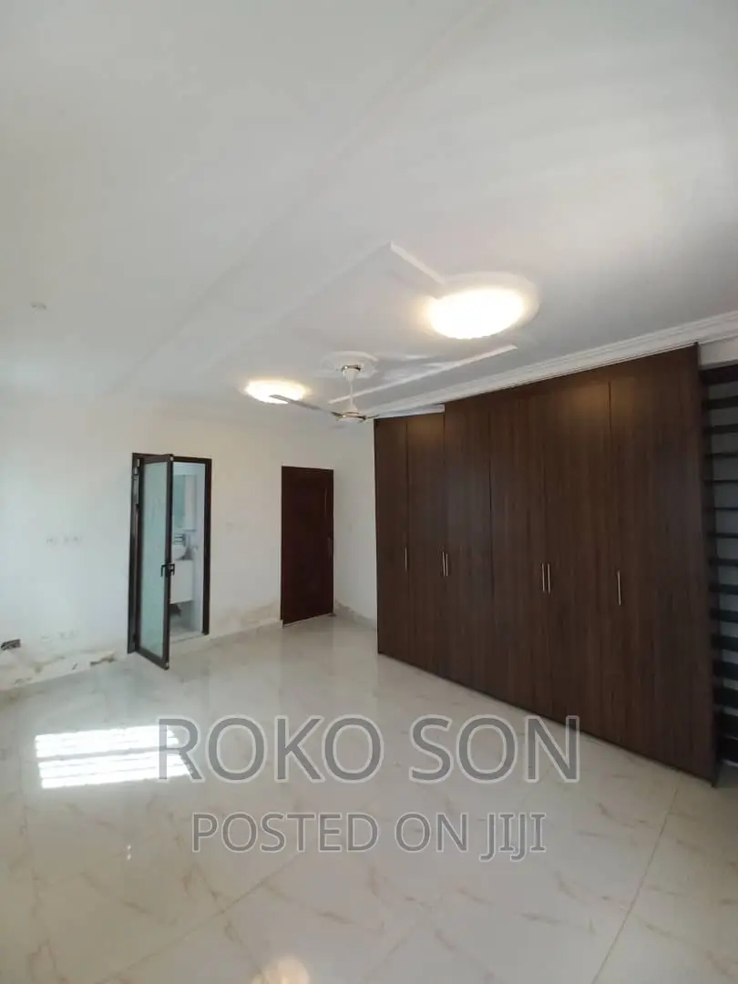 5bdrm Duplex in Dr Roko, Tema Metropolitan for sale