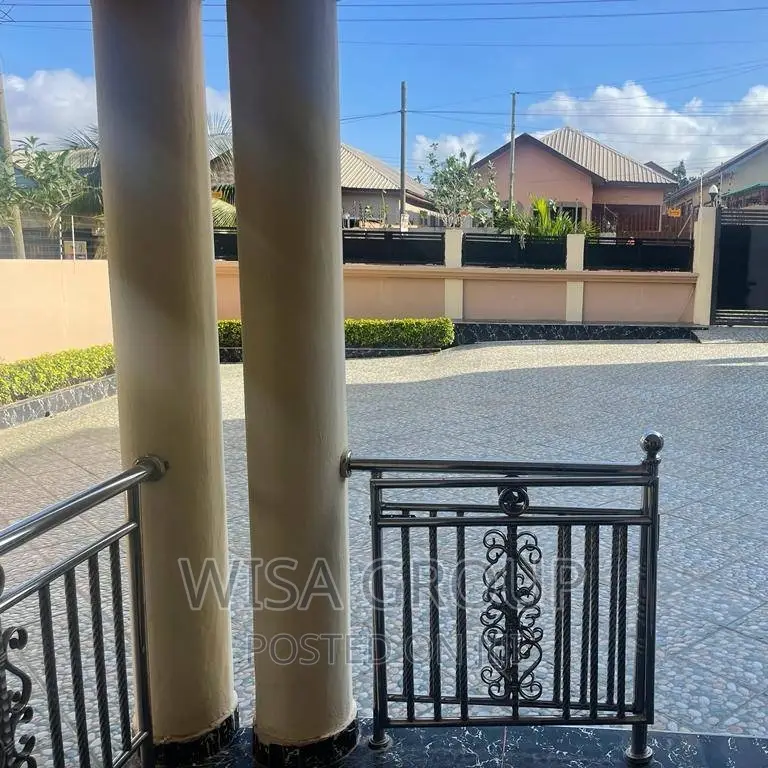 4bdrm Duplex in Wisa Groups, Last Stop for rent