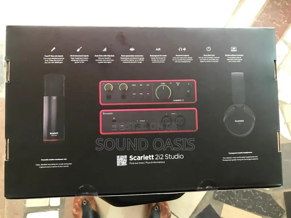 Focusrite Scarlett 2i2 Studio 4th Gen Recording Bundle