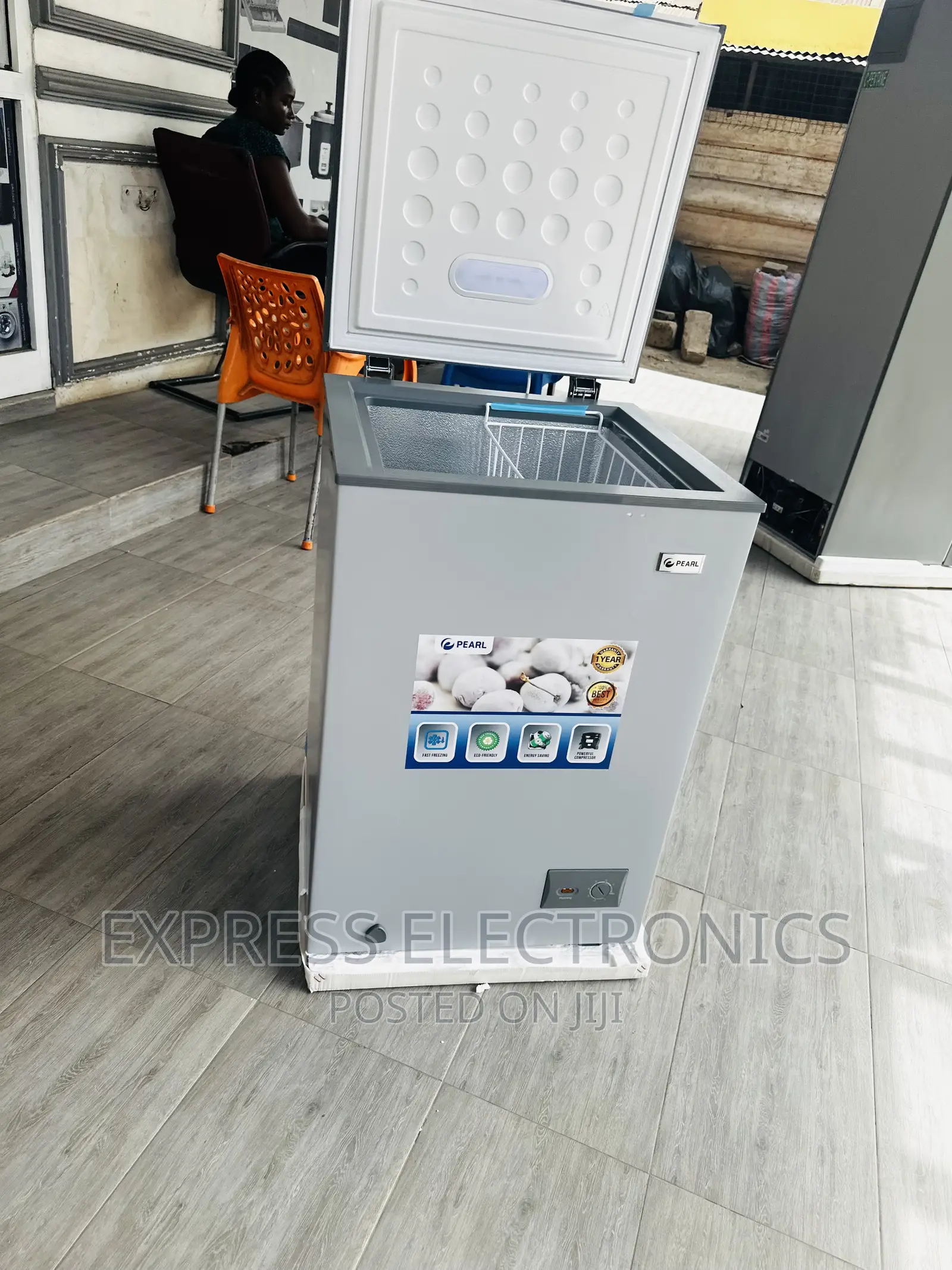 Fabulous Job Chest Freezer Single Door Pearl 100L