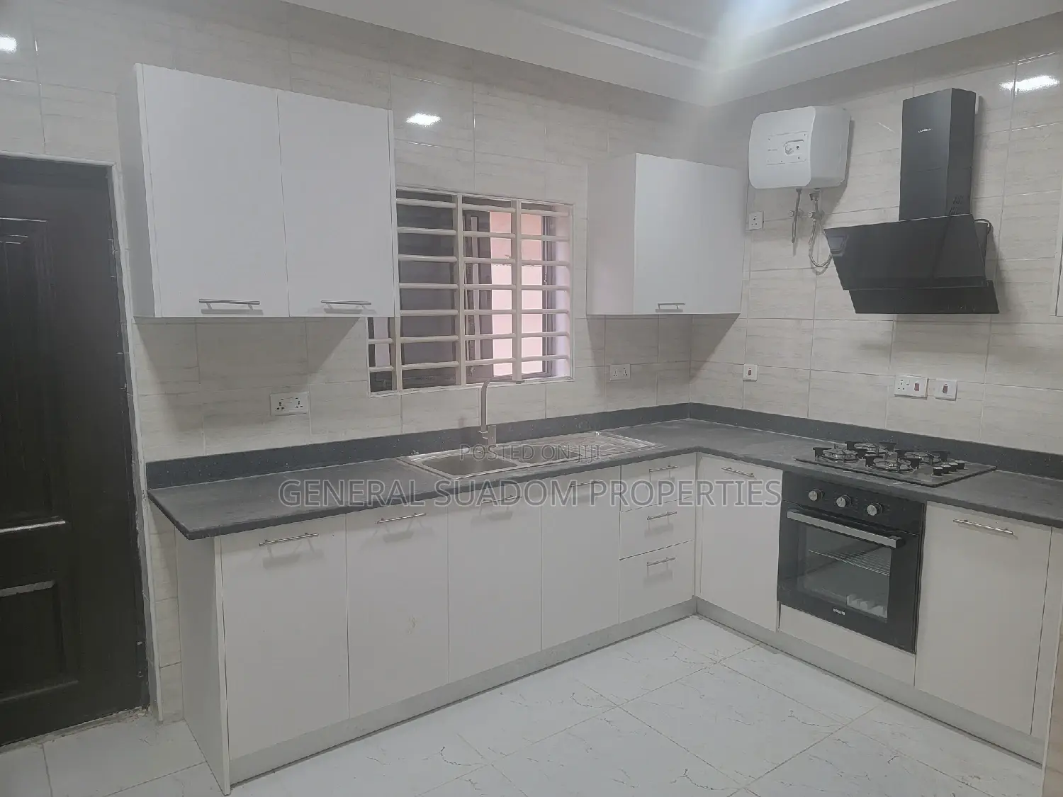 4bdrm Duplex in Suadom Properties, Baatsona Total for rent