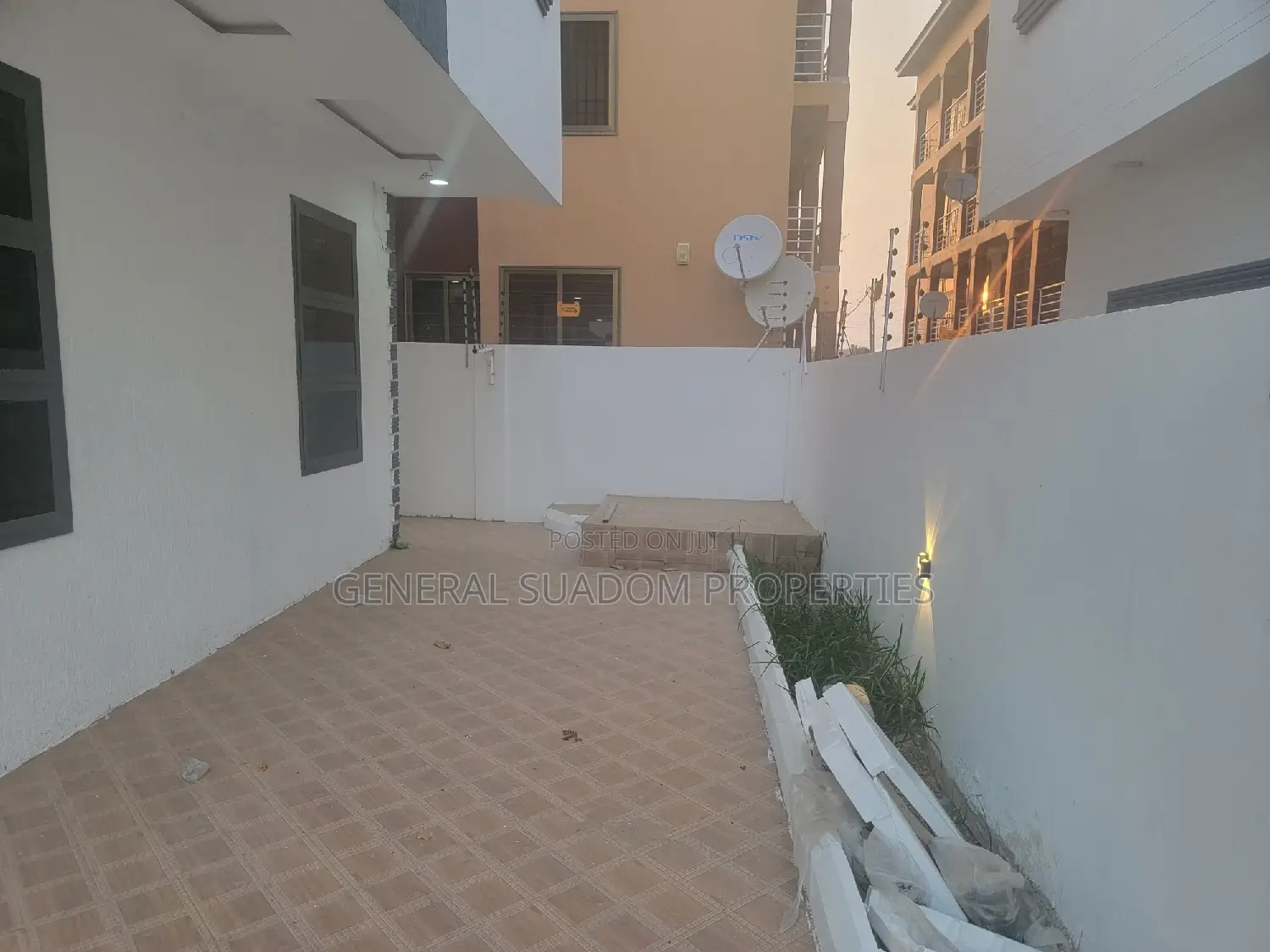 4bdrm Duplex in Suadom Properties, Baatsona Total for rent