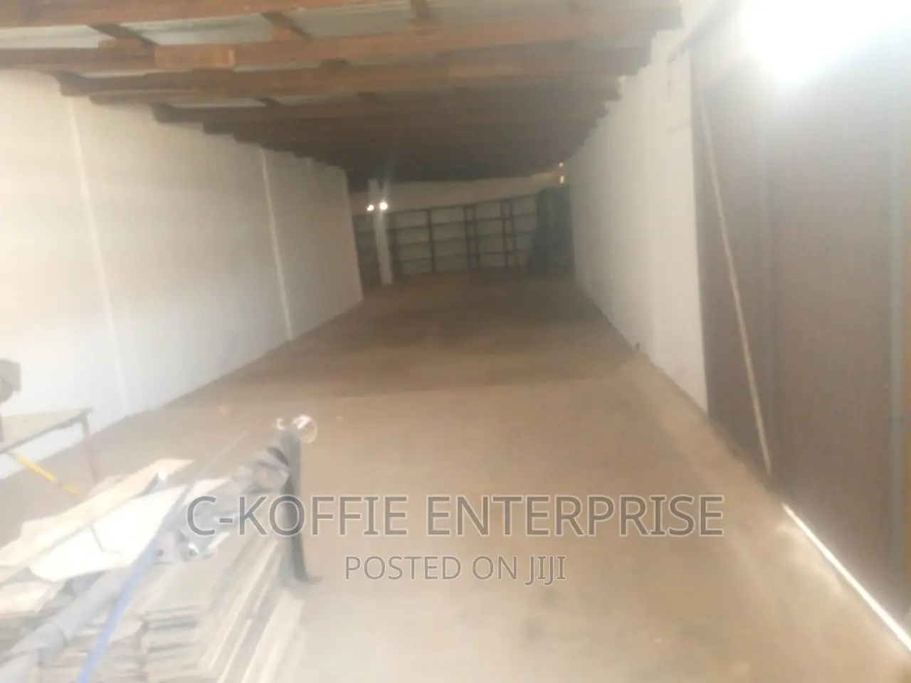 250sqm Warehouse at Circle for Rent