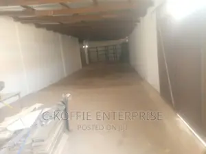 250sqm Warehouse at Circle for Rent