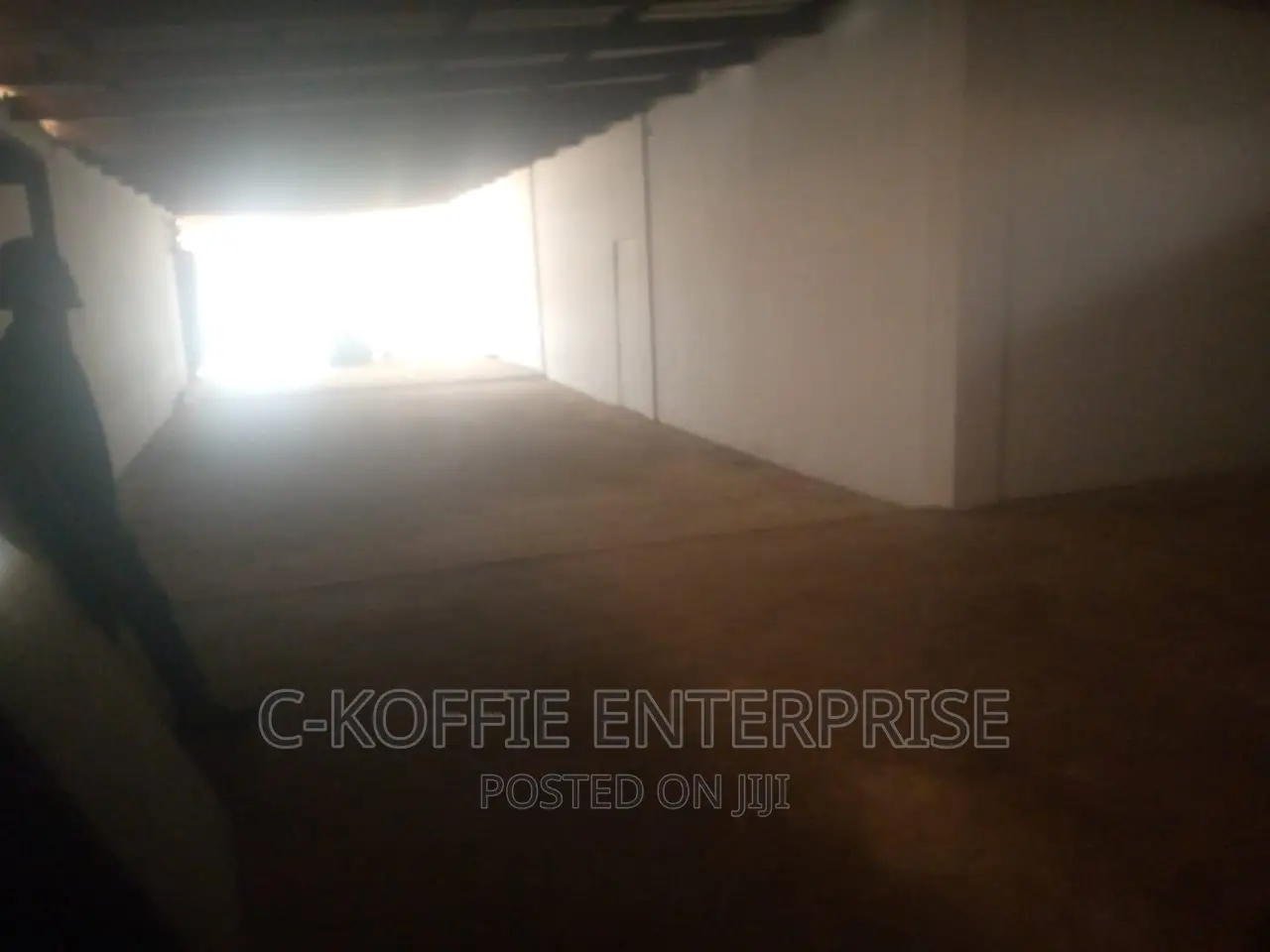 250sqm Warehouse at Circle for Rent