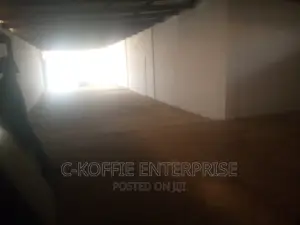 250sqm Warehouse at Circle for Rent
