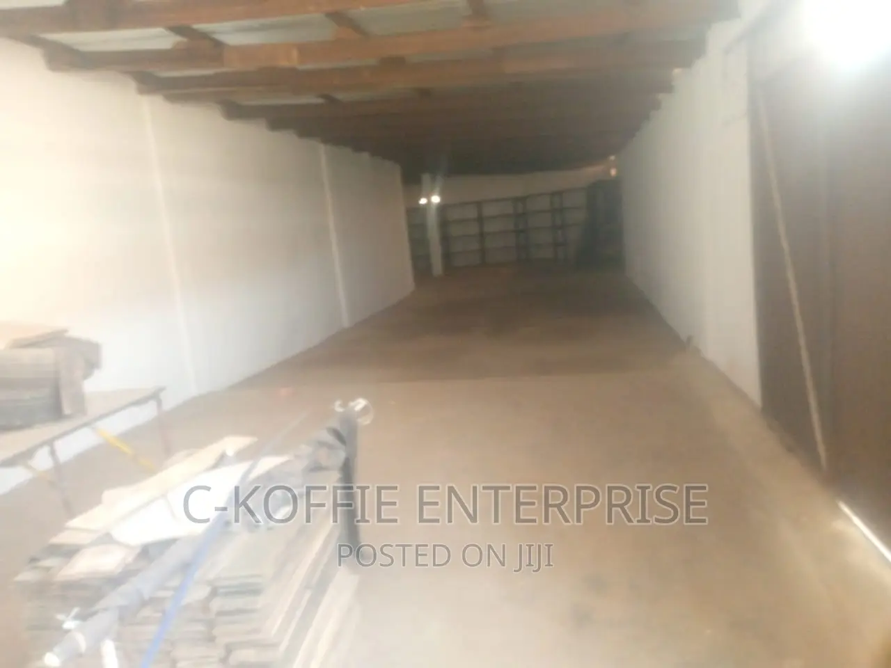 250sqm Warehouse at Circle for Rent
