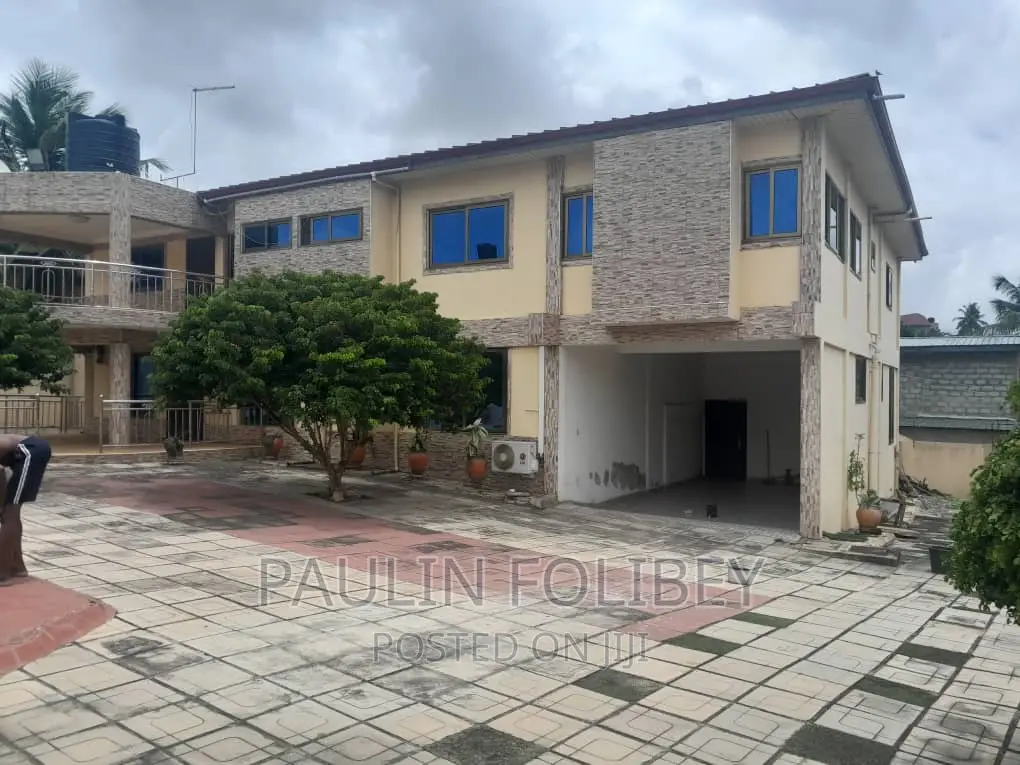 6bdrm House in Dg Properties, NIC for rent