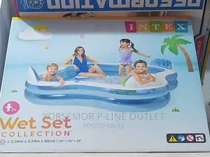 Wet Set Family Pool