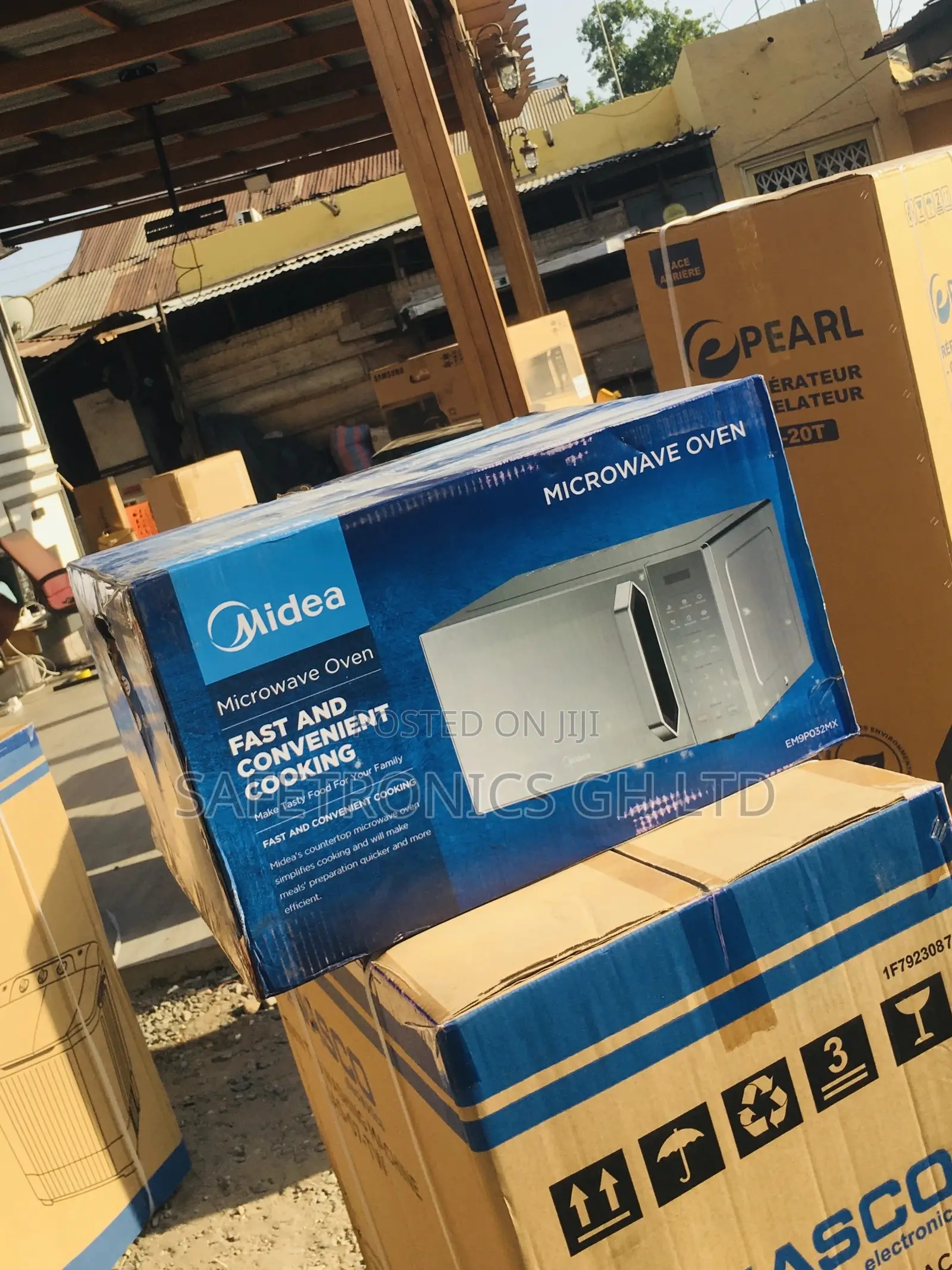 Midea 32 Liters Microwave Electric Gray Countertop EM9P032