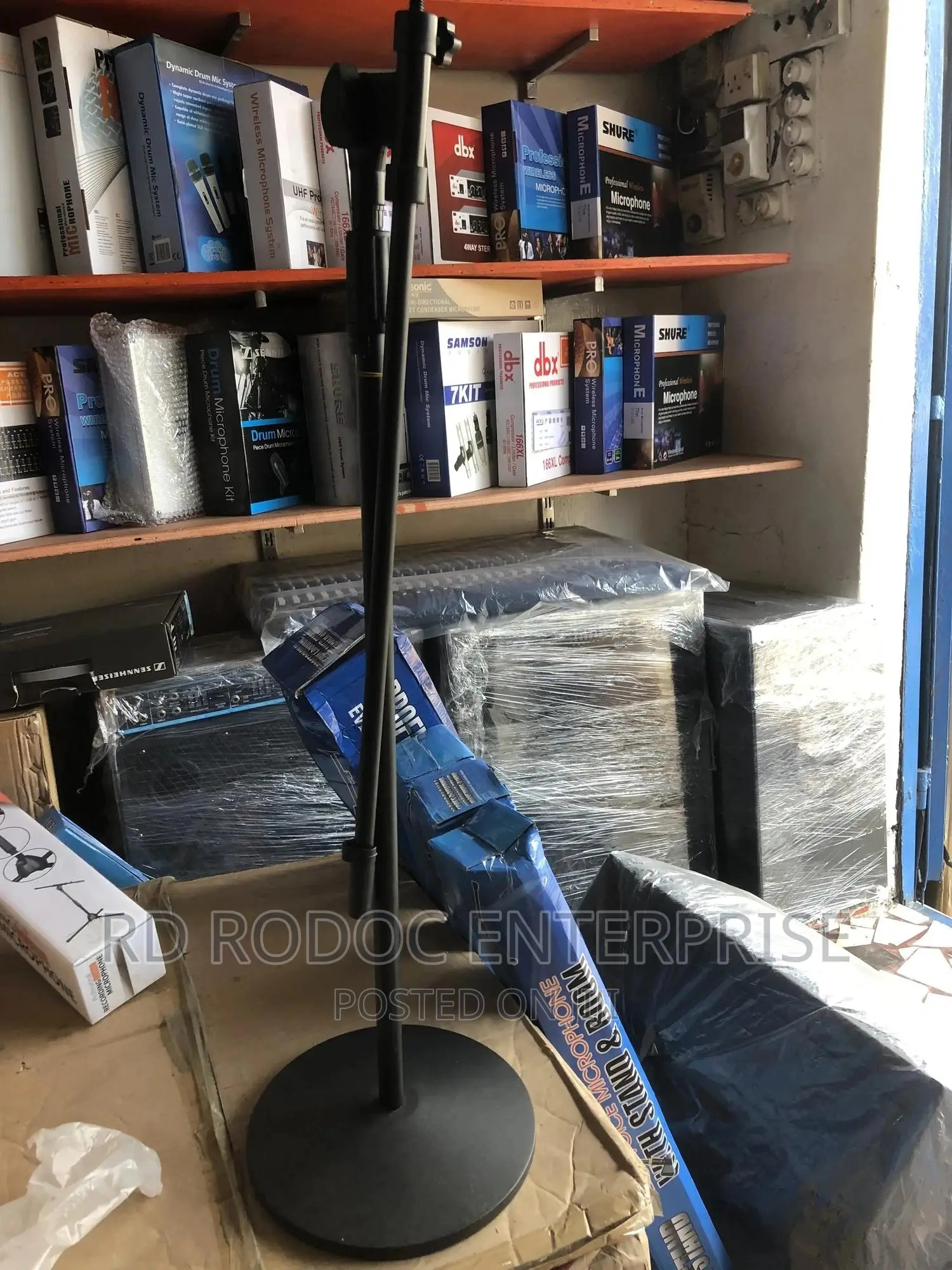 Round Base Microphone Stand