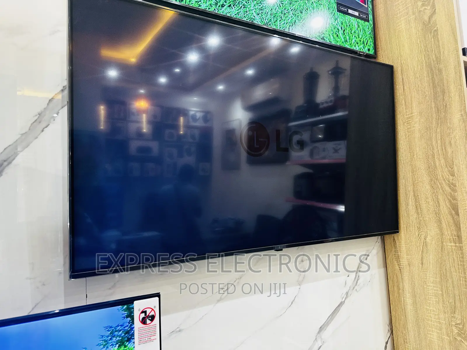 Sleek Slim Glossy Black LED Smart Lg 65”IR73