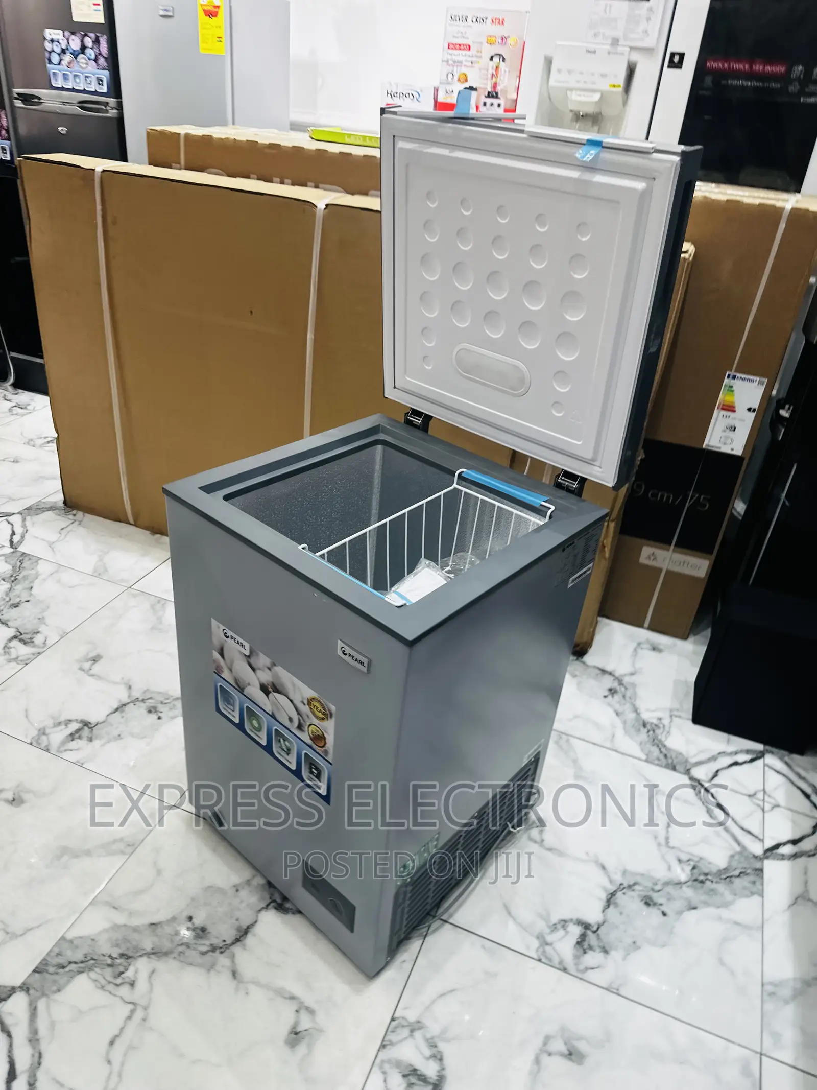 Fast Cooling Compressor Sleek Grey Chest Freezer Pearl 100L