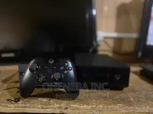 Xbox One With 7 Games Installed + 1 Controller