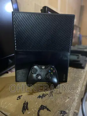 Xbox One With 7 Games Installed + 1 Controller