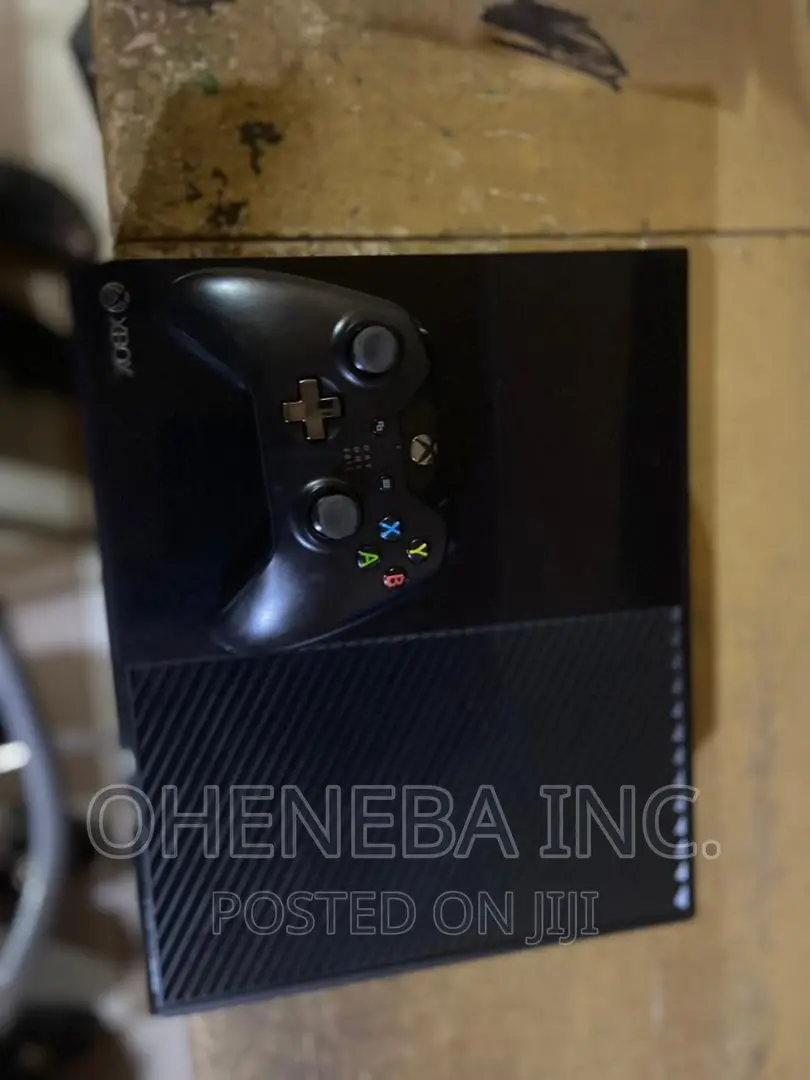 Xbox One With 7 Games Installed + 1 Controller