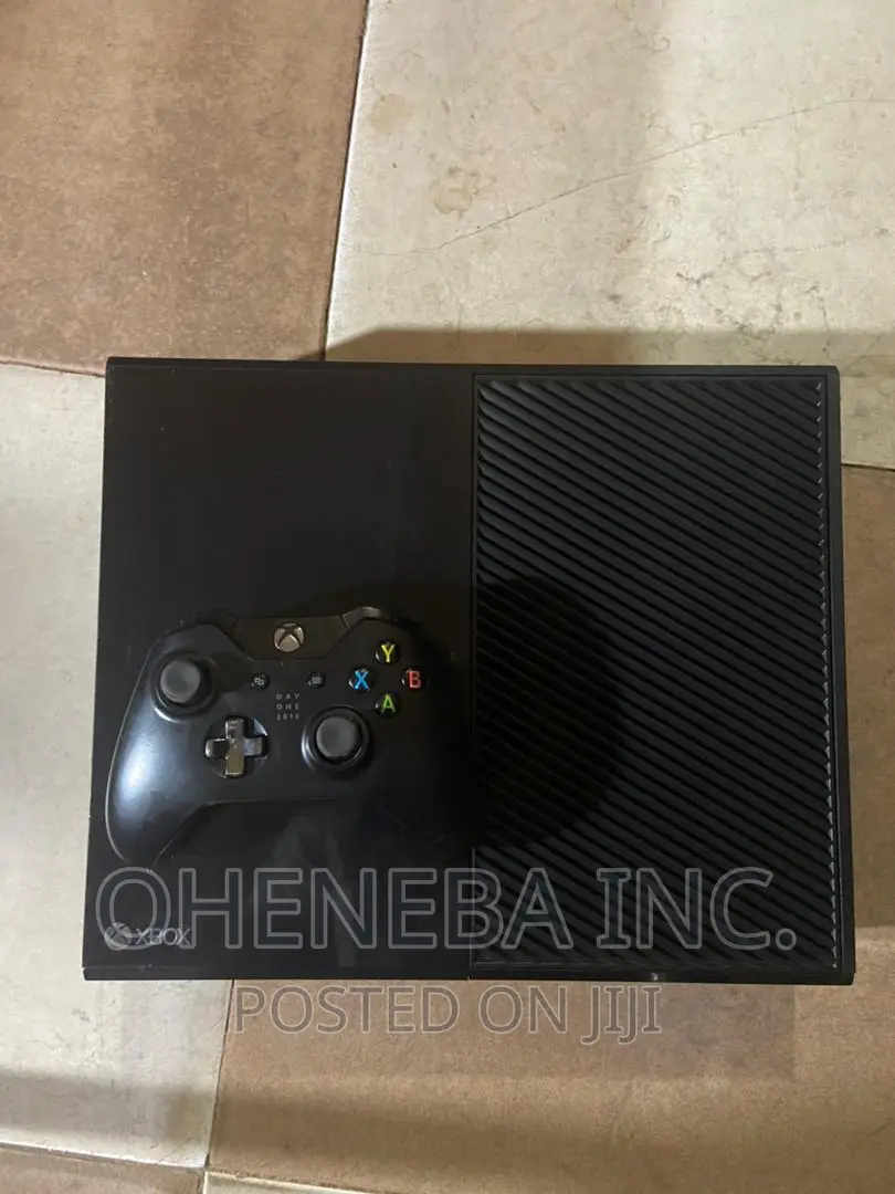 Xbox One With 7 Games Installed + 1 Controller