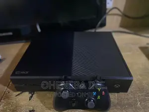 Xbox One With 7 Games Installed + 1 Controller