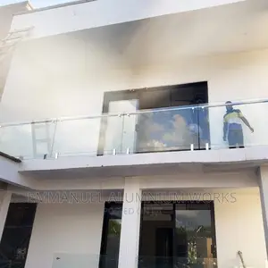 B44 10mm Plane Glass Balustrade
