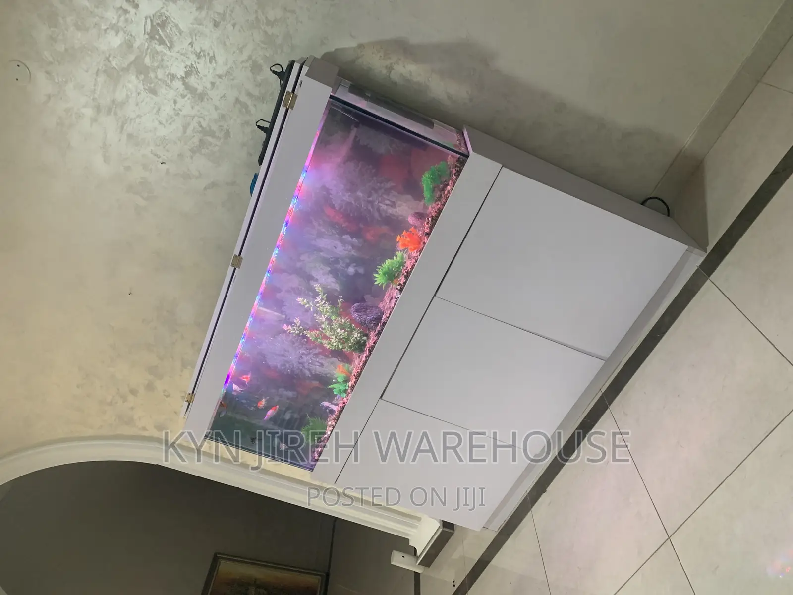 Obibini Aquarium With 15 Fishes