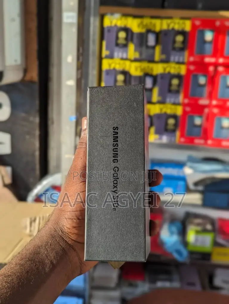 New Samsung Galaxy S10e 128 GB Black