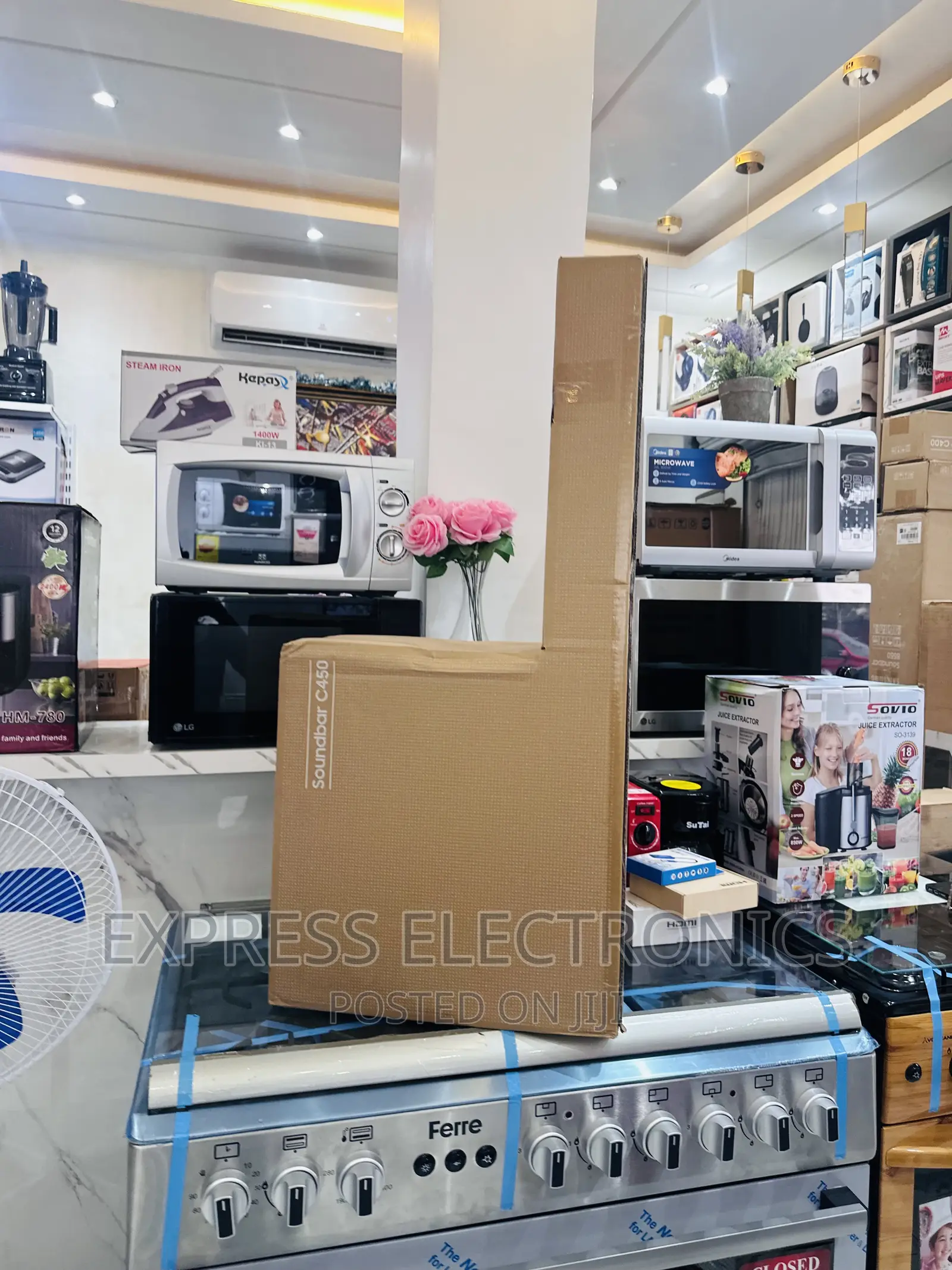 Sleek in Design Soundbar With Woofer Samsung C450